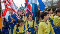 Guardian: Kosovo na desetogodišnjicu - izazovi bacaju u sjenku proslavu nezavisnosti