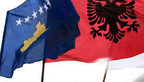 Država kosovska, zastava albanska