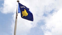 Priština: Ukradena velika kosovska zastava
