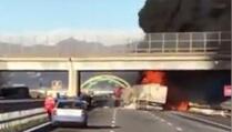 Italija: Šest osoba stradalo u sudaru cisterne i kamiona na autoputu (VIDEO)