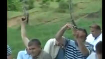 Slavlje Kosovara uz oružje koje je prestrašilo strane medije (VIDEO) 