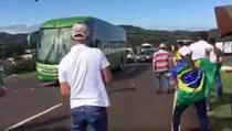 U domovini dočekani burno: Navijači kamenovali autobus sa igračima Brazila! (VIDEO)