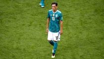 Otac Mesuta Özila: Slomljen je, razočaran i uvrijeđen ponašanjem navijača prema njemu