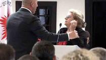 Prizren: Žena izašla za govornicom, Haradinaj morao reagovati (FOTO/VIDEO)