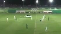UAE: Automobilom ušao na nogometni teren i prekinuo utakmicu