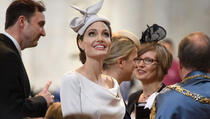 Angelina Jolie postala plavuša: Šta mislite o drastičnoj promjeni frizure?