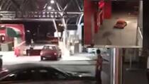 Filmska potjera u Banjoj Luci: Vozilom pobjegao niz stepenice (VIDEO)