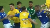 Nova tuča u Brazilu: Malo nogometa i pesničenje (VIDEO)