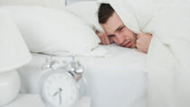  Pogledajte kako tačno samo 16 minuta sna dnevno manje može da vam upropasti život