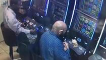 Seo za slot aparat i poslije nekoliko minuta izašao sa 8.000 dolara, a da uopšte nije igrao! (VIDEO)