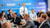 Haradinaj održao sastanak sa AAK prije početka skupštine