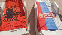 Peškiri u bojama albanske i srpske zastave
