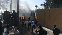 Bagdad: Demonstranti upali u Ambasadu SAD-a (VIDEO)