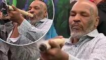 Mike Tyson u teškoj kategoriji duvanja marihuane: Pušio ogroman joint na festu