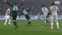 Ronaldo izgubio živce pa nokautirao suigrača, iznervirao ga sudac, a onda je raspalio... (VIDEO)