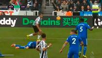 Fair-play igrača Newcastlea koji se rijetko viđa (VIDEO)