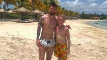 Messi pozvao dječaka da zajedno igraju lopte na plaži (VIDEO)