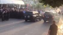 Kamenicama na kolonu automobila albanskog premijera Edija Rame (VIDEO)