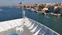 Venecija: Kapetan izgubio kontrolu nad kruzerom, pa se zabio u luku (VIDEO)