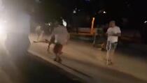 Nokaut štakom: Brutalna tuča zbog računa za taksi (VIDEO)