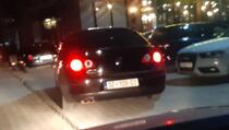 Nepoštovanje odluke premijera: Vožnja službenog vozila ulicama Prištine (FOTO)