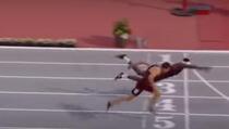 Američki atletičar se bacio u cilj kako bi pobijedio na utrci