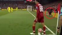 Istinski heroj Liverpoola je skupljač lopti, niko nije primijetio šta je učinio (VIDEO)
