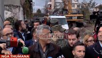 Thaçi davao uživo izjavu novinarima, tada je sve počelo da se trese (VIDEO)