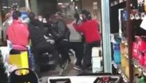 Prodavač u Napulju pretučen nakon što je kupce upozorio da moraju nositi maske
