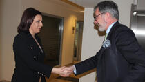 Ministarka Redžepi zatražila od njemačkog ambasadora pomoć za kosovske opštine