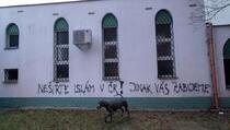Češka: Vandali na džamiji ispisali prijeteće grafite
