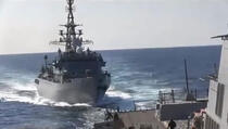 U posljednjem trenutku izbjegnut sudar američkog razarača i ruskog ratnog broda (VIDEO)