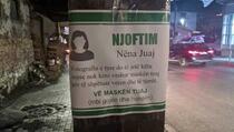 Bizarna kampanja u Prištini: Umrlice sa slikom žene okačene na stubove