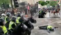 Policajka teže povrijeđena, sudarila se sa semaforom (VIDEO)
