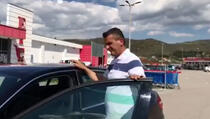 Taksista "spojio" dvije Mitrovice: Srbi, Albanci, stranci, kod mene su svi jednaki (VIDEO)
