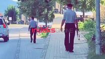 Vučitrn: Osoba sa puškom prošetala centrom grada (VIDEO)