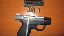 Osoba iz Mušnikova objavila fotografiju pištolja na Facebooku, policajci ga pozvali na razgovor...