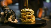 Zlatni burger u ponudi restorana u Bogoti
