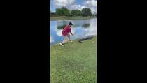 Zastala mu loptica kod aligatora: Ljudi ostali u čudu šta je golfer uradio