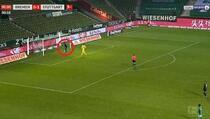 Fudbaler Stuttgarta dobio žuti karton zbog načina na koji je zabio gol