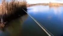 Na jezeru snimljen trenutak potresa u Petrinji, uznemirujući zvuk