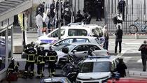 Žena kod Pariza nožem ubila bebu i nećaka, tvrdi da je bila opsjednuta