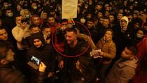 Organizator protesta u Tirani pobjegao na Kosovo pogrebnim vozilom