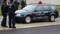 Automobil se zabio u kapiju ureda Angele Merkel