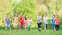 Tjerajte djecu da se igraju na travi i tako im sačuvajte zdravlje