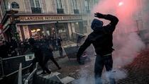 Sukobi policije i demonstranata u Londonu i Parizu: Ima uhapšenih, metež na ulicama