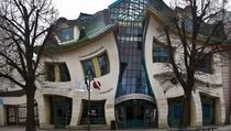 Nakrivljena kuća prava je turistička atrakcija poljskog grada Sopota