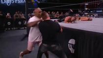 Tyson se pojavio na hrvačkoj priredbi, pa brutalno nokautirao Casha Wheelera