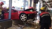 Djed upalio Ferrarija i uletio u trgovinu punu kupaca: 'Mislili smo da je bomba'