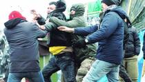 Vučitrn: Obračun nakon sudara, policajci napadnuti palicama